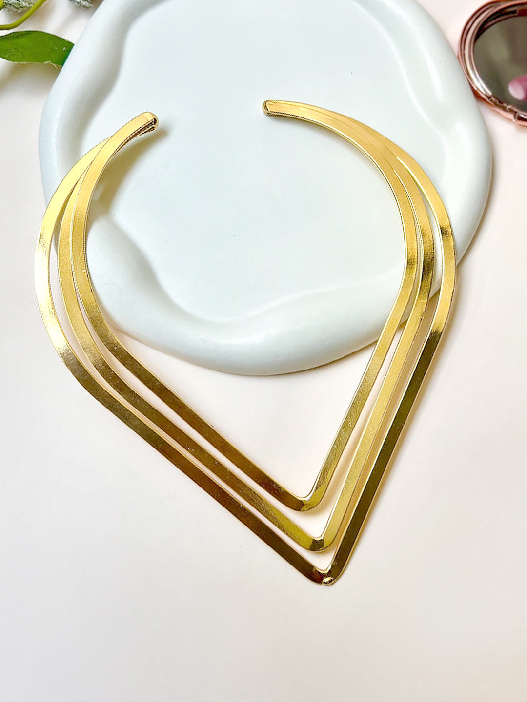V-Shaped Hasli Necklace