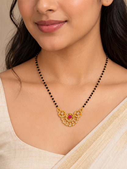 Red scalloped floral gold-plated mangalsutra worn by a model