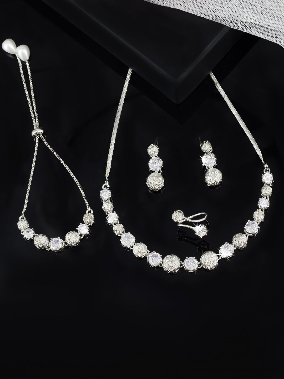 AD-Studded Jewellery Set