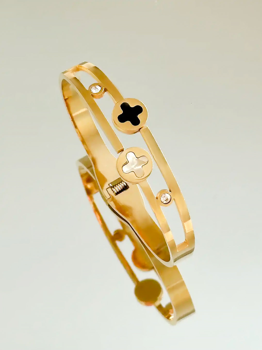 Anti Tarnish Four Leaf Clover Openable Bracelet