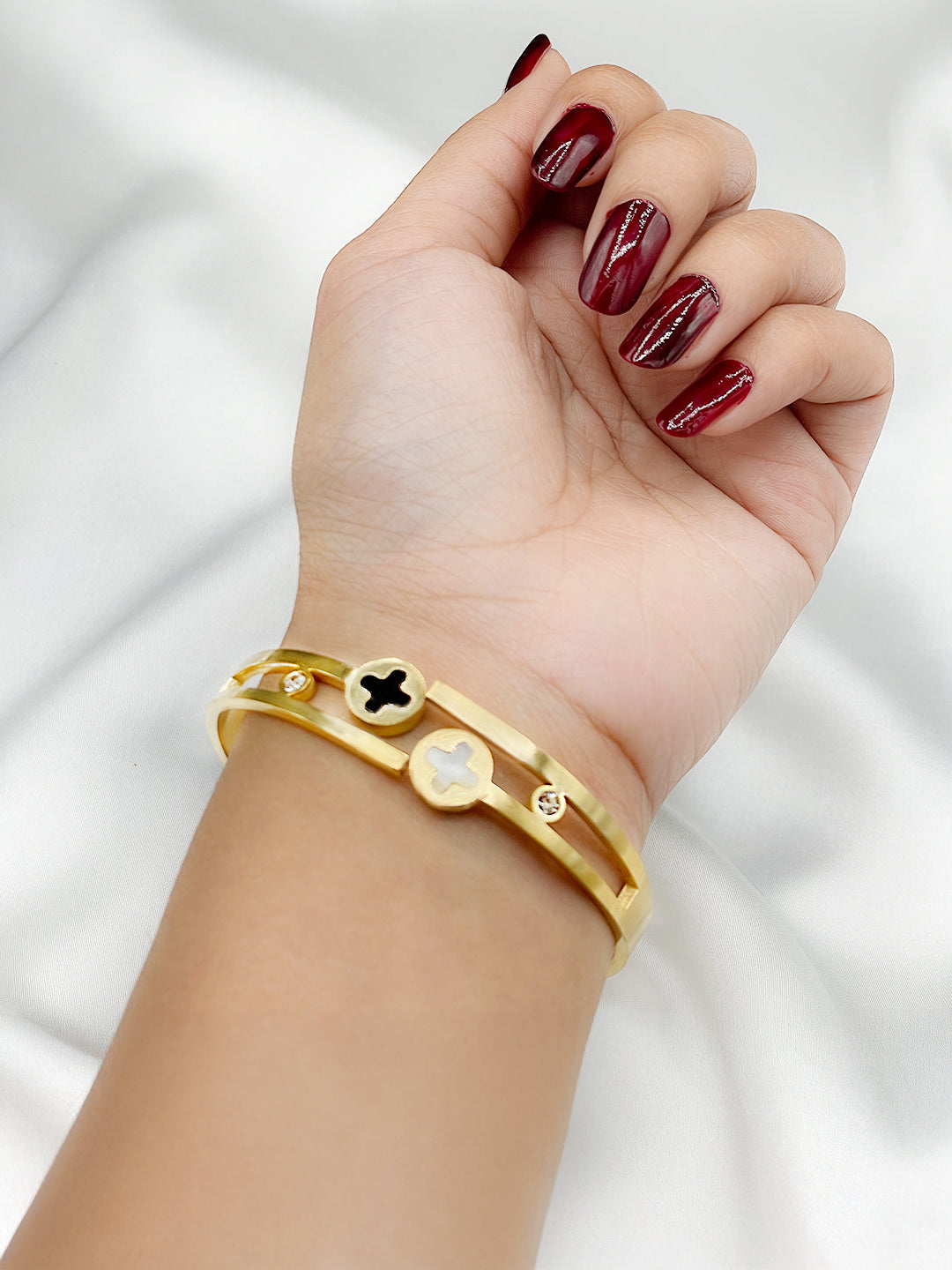 Anti Tarnish Four Leaf Clover Openable Bracelet