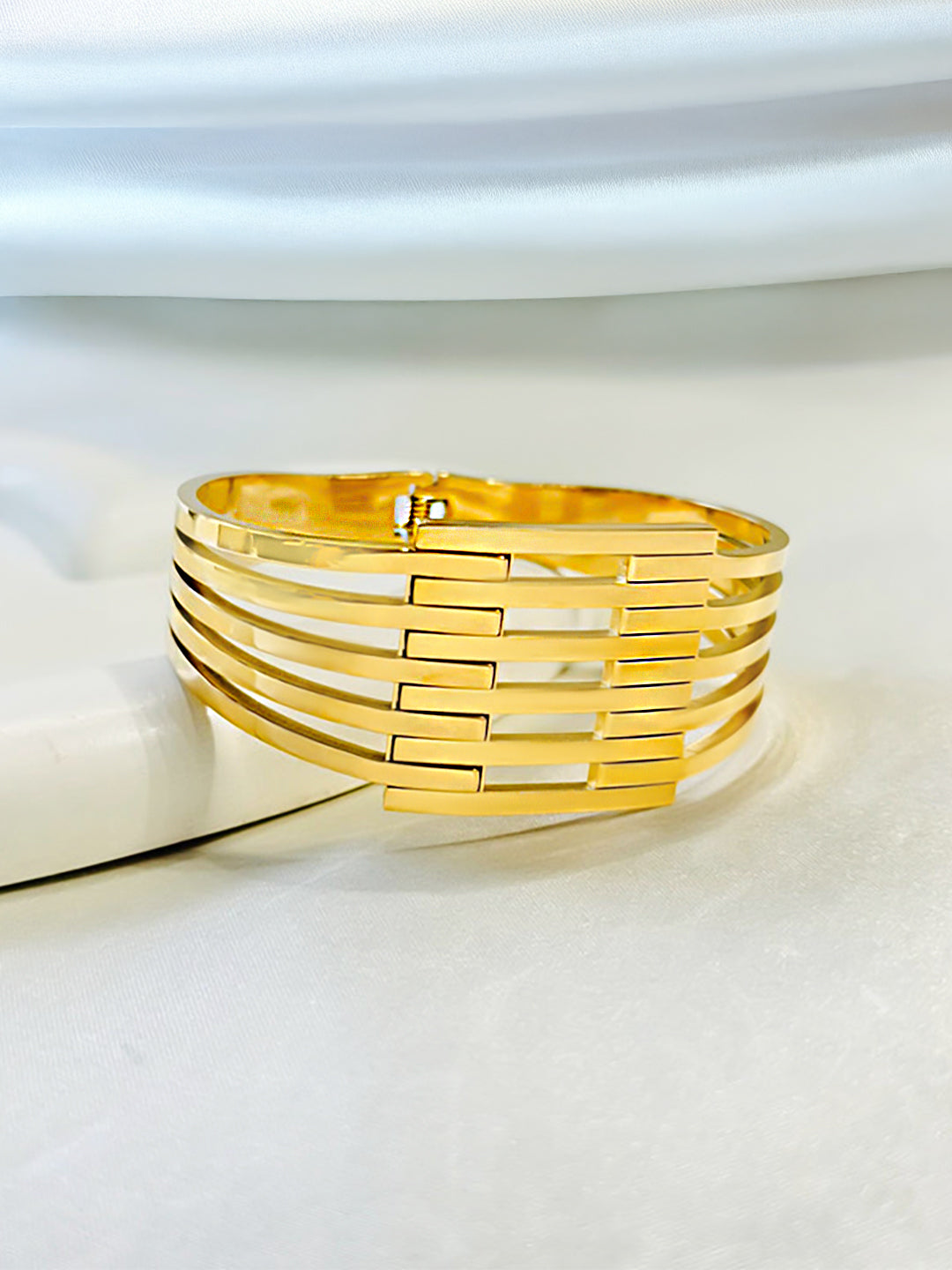 Anti Tarnish Machine Age Openable Bracelet