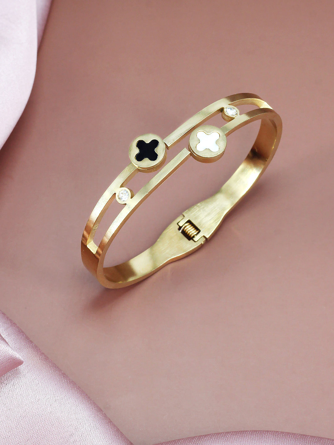 Anti Tarnish Four Leaf Clover Openable Bracelet