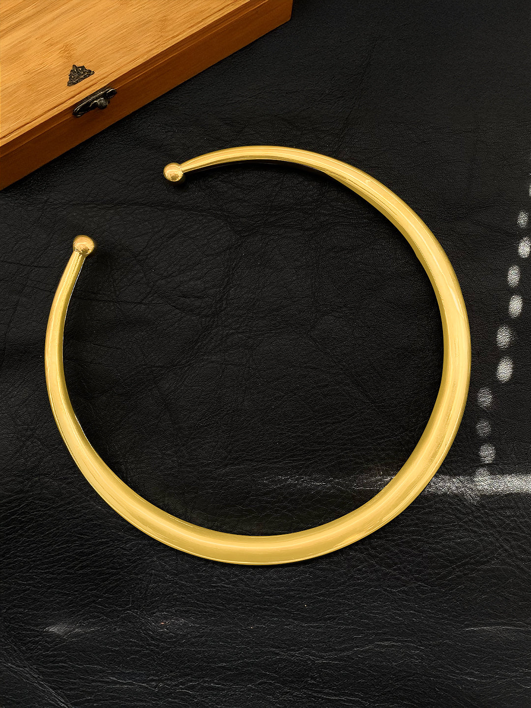 Minimal Round Hasli Necklace
