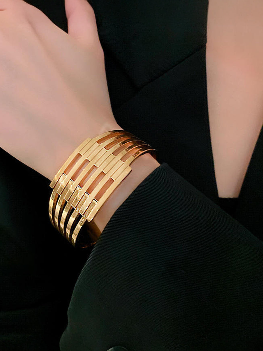 Anti Tarnish Machine Age Openable Bracelet